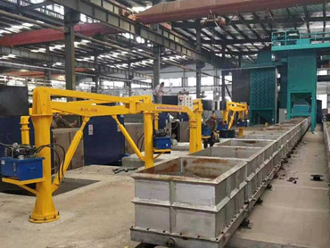 Operator tunggal dari manipulator casting baja